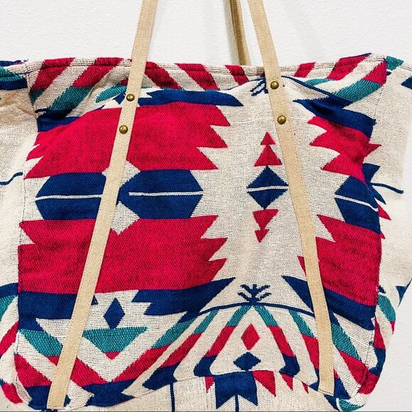 America & Beyond Tribal Everyday Tote NWOT - Picture 2 of 4